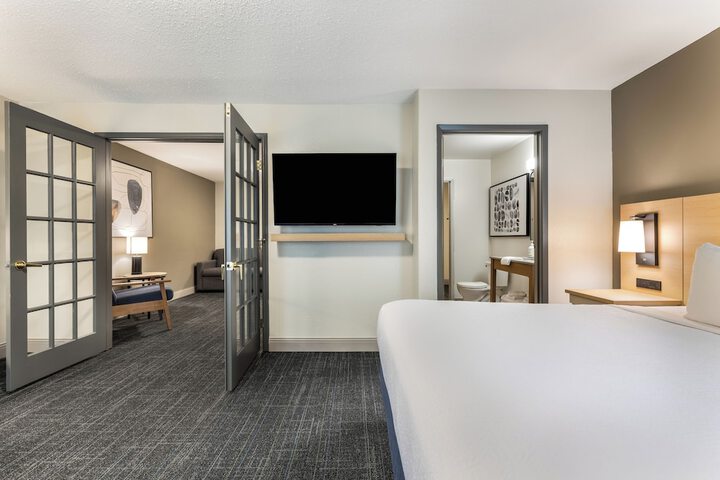 Room 25 of 76