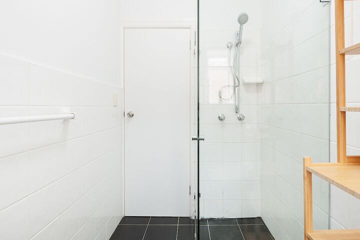 Room 8 of 10