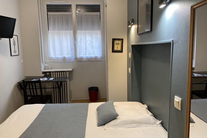 Room 8 of 76