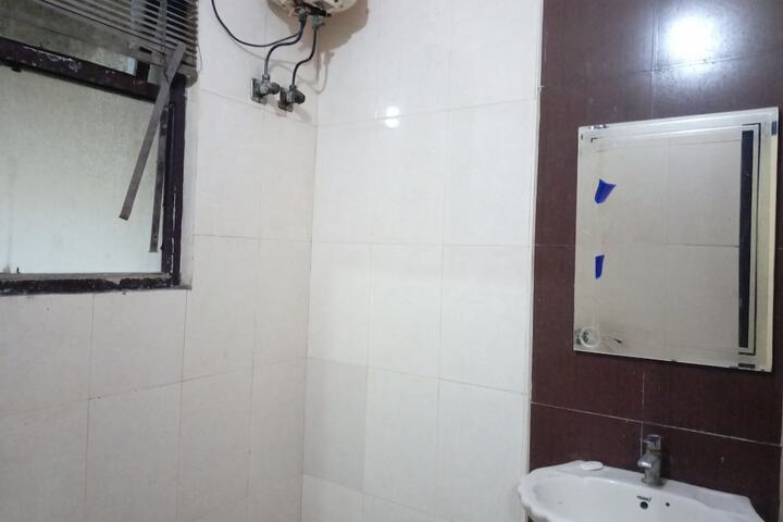 Room 11 of 20