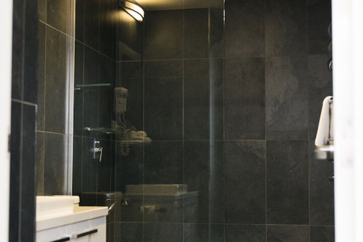 Room 16 of 33