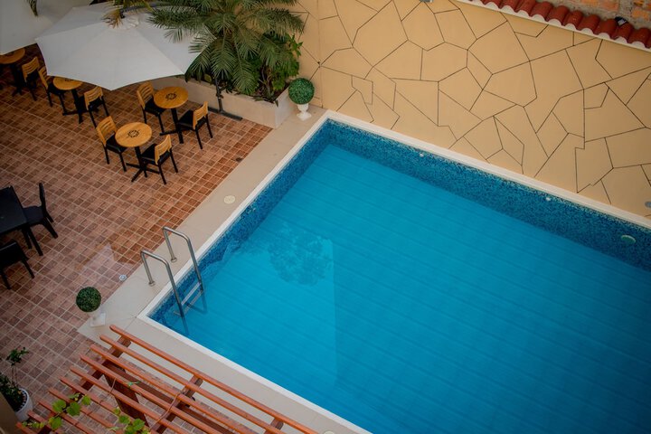 Pool 12 of 33