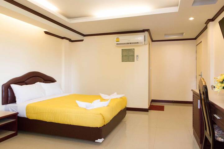Room 13 of 37