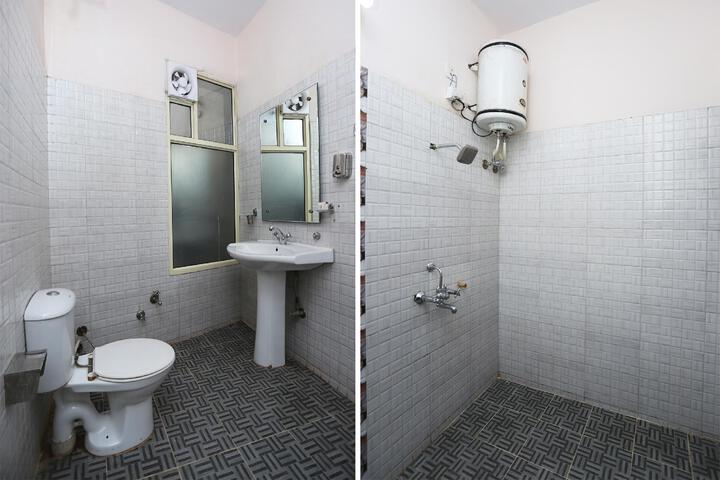 Room 2 of 10