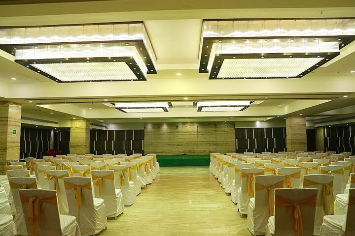 Ballroom/Hall 27 of 28
