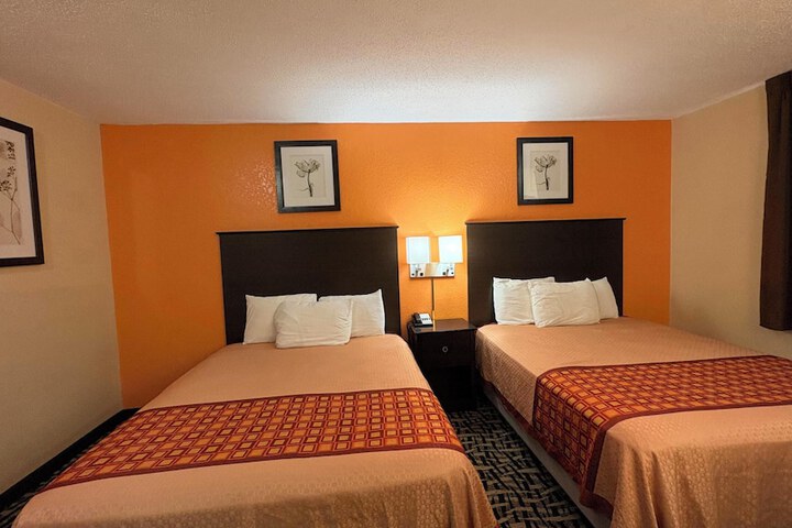 Room 32 of 46