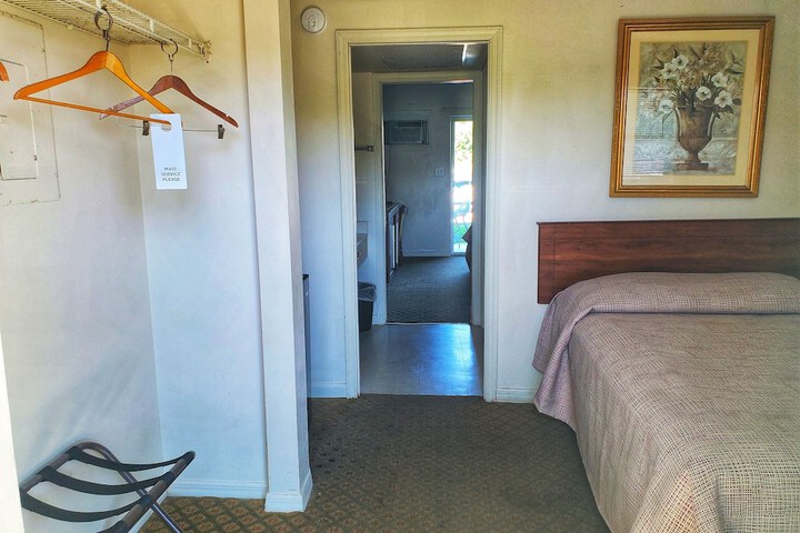 2 Double Beds (4 of 7)