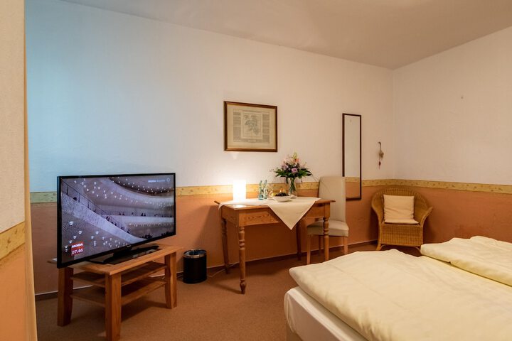 Room 72 of 283