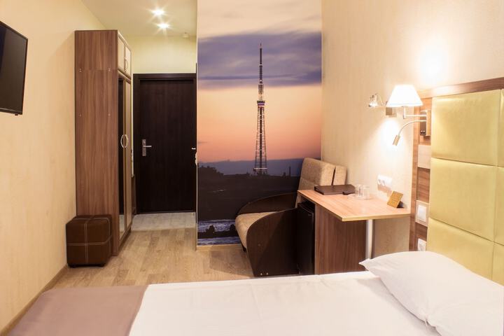 Room 8 of 48