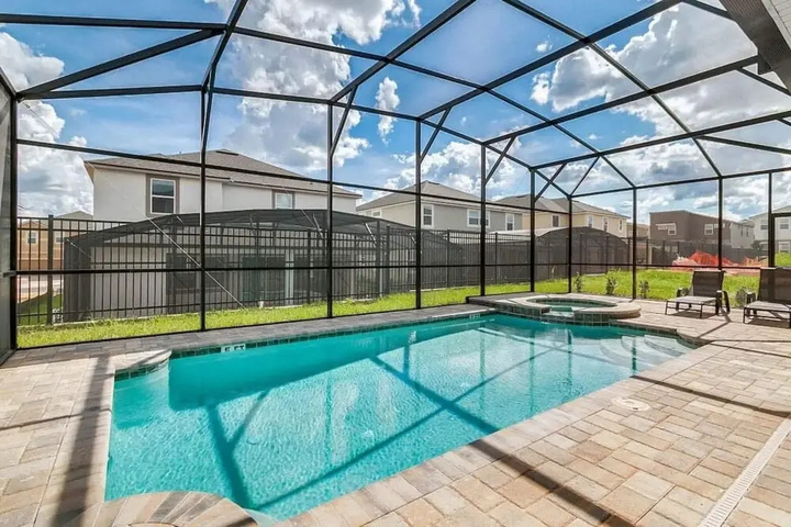 Pool 10 of 19