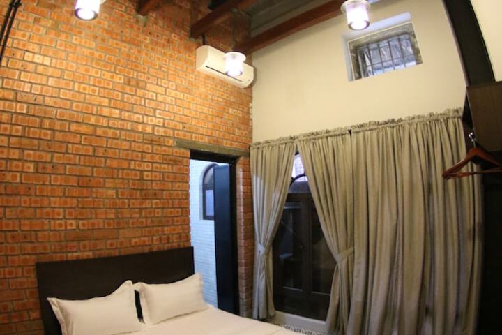 Room 13 of 31