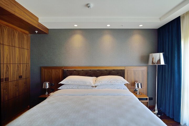 Room 25 of 98