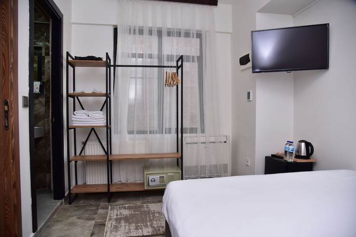 Room 13 of 29