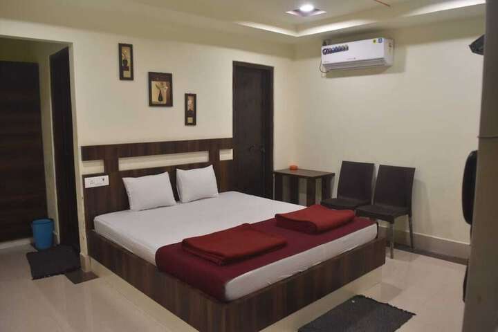 Room 8 of 17