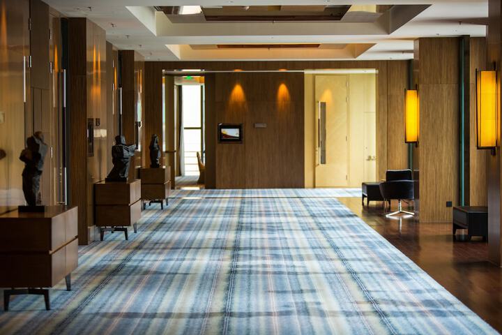 Ballroom/Hall 71 of 81