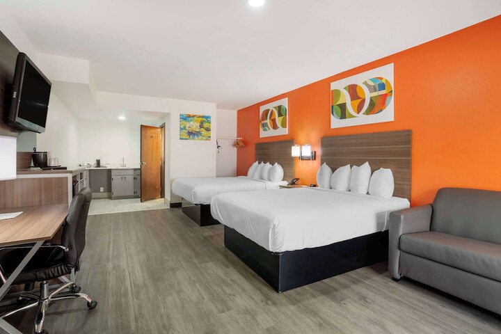 2 Queen Beds Microwave and Refrigerator WiFi Continental Breakfast (3 of 21)