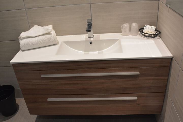 Superior Room 1 Queen Bed (10 of 15)