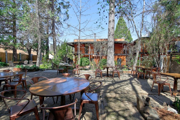 Hotel Exterior 101 of 105