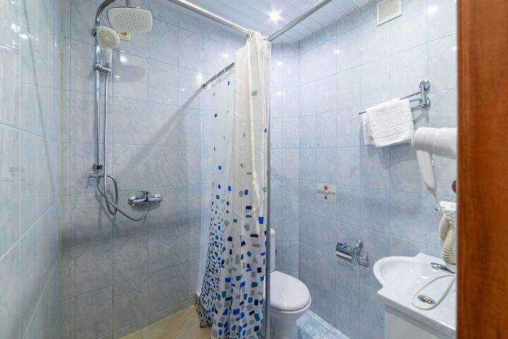 Room 152 of 176