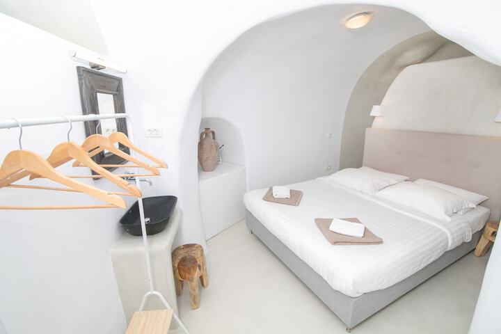 Room 4 of 40