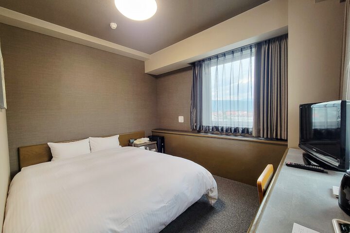 Room 17 of 33
