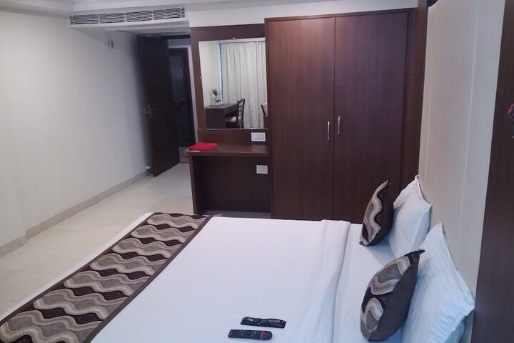 Room 6 of 14