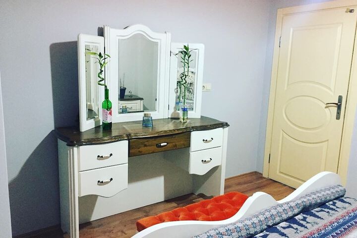 Room 8 of 17