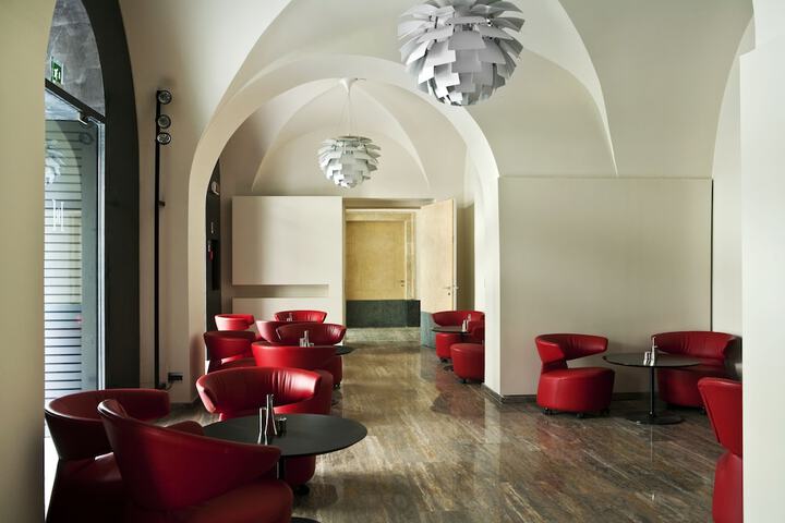 Lounge 60 of 67
