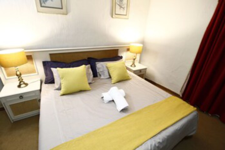 Room 8 of 27