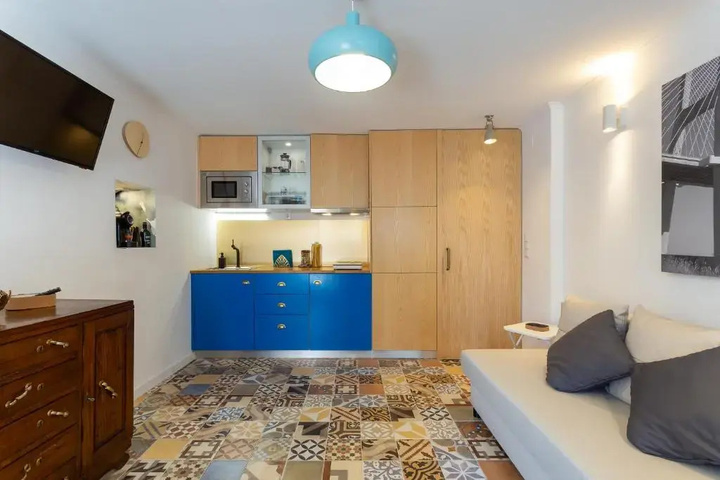 Room 5 of 18