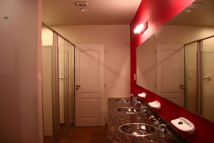 Room 25 of 32