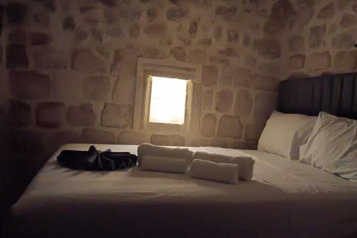 Room 2 of 8