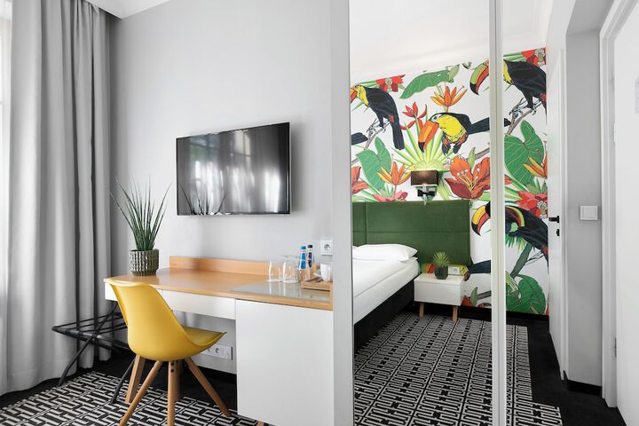 Room 34 of 74