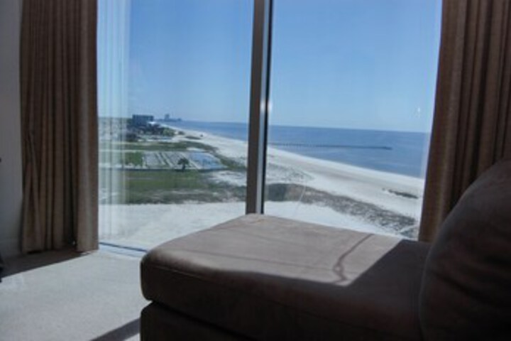 Sea Breeze 702 Deluxe Apartment in Biloxi, MS