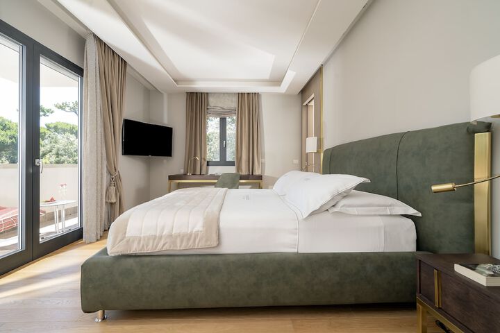 Room 15 of 97