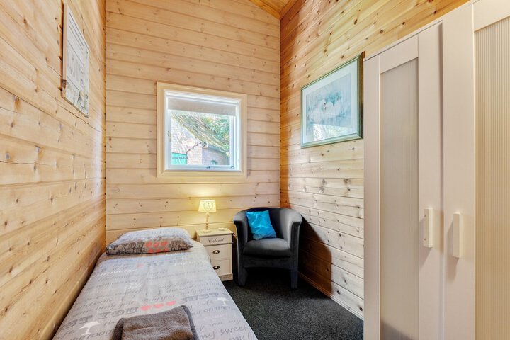 Room 5 of 33