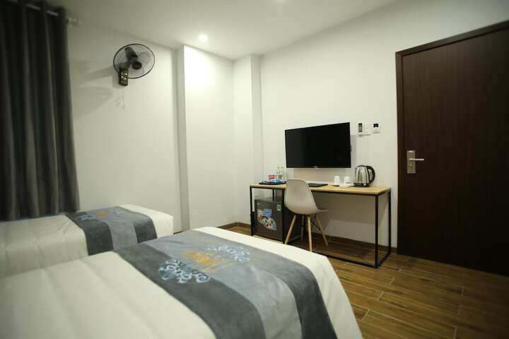 Room 27 of 49