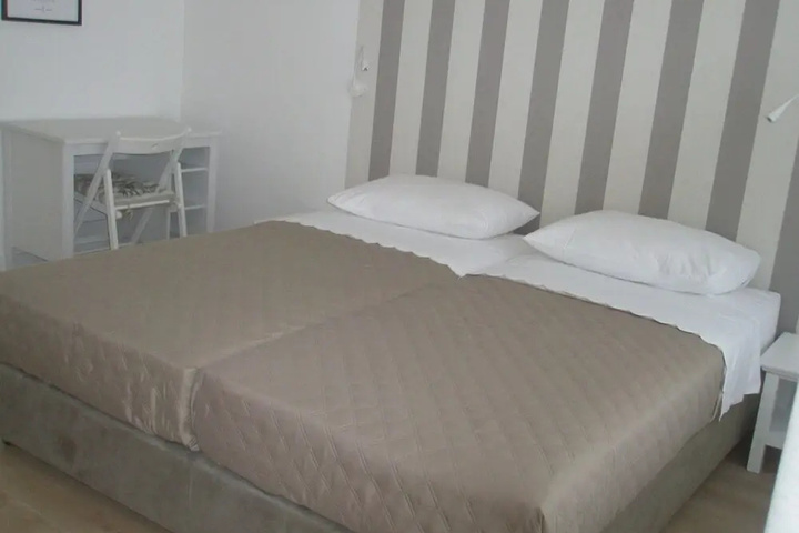 Room 5 of 18