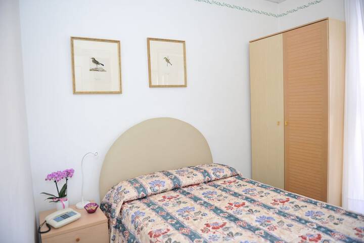 Room 12 of 37