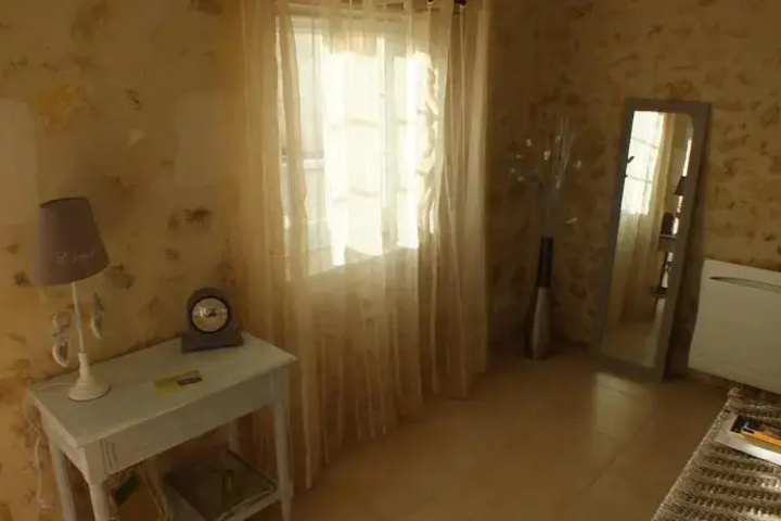 Room 6 of 10