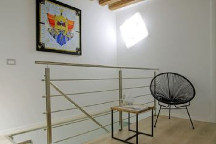Room 9 of 12