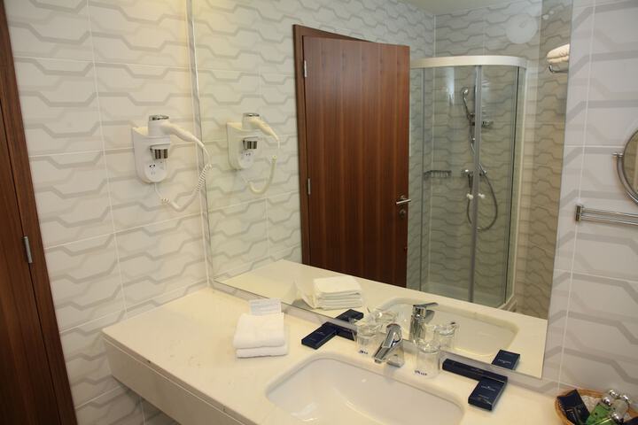 Room 9 of 25