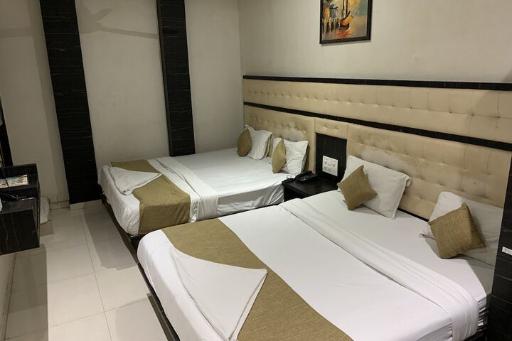 Room 10 of 37