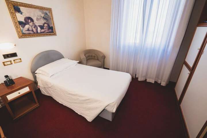 Room 8 of 23