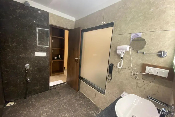 Room 8 of 20