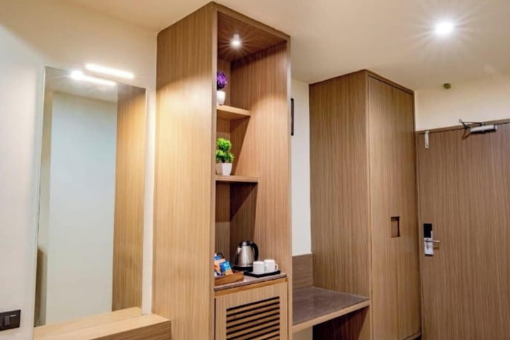 Room 2 of 8