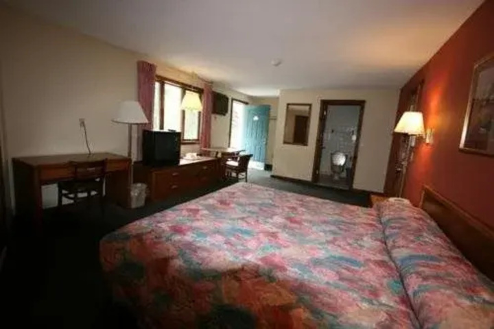 Room 4 of 9