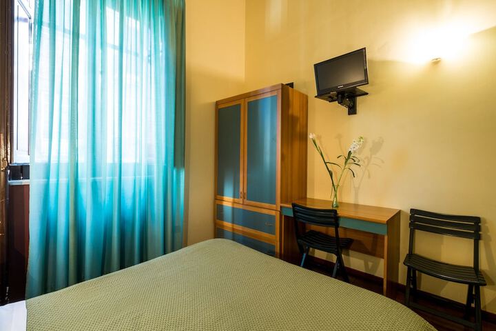 Room 10 of 36
