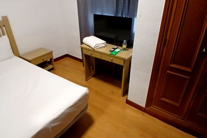 Room 5 of 38