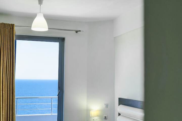 Room 28 of 84